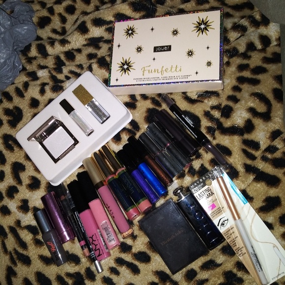 Makeup Bundle - Picture 4 of 4